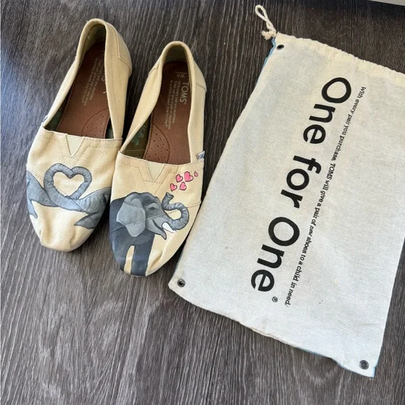 TOMS Custom painted shoes - Picture 2 of 9